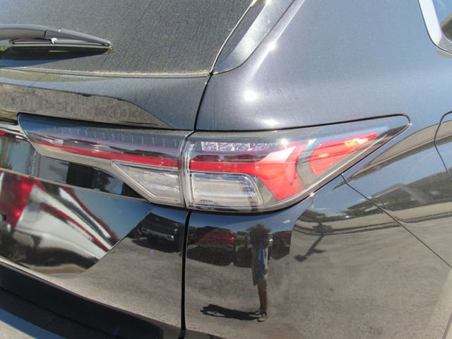 New 2026 Mitsubishi Outlander ES image 12