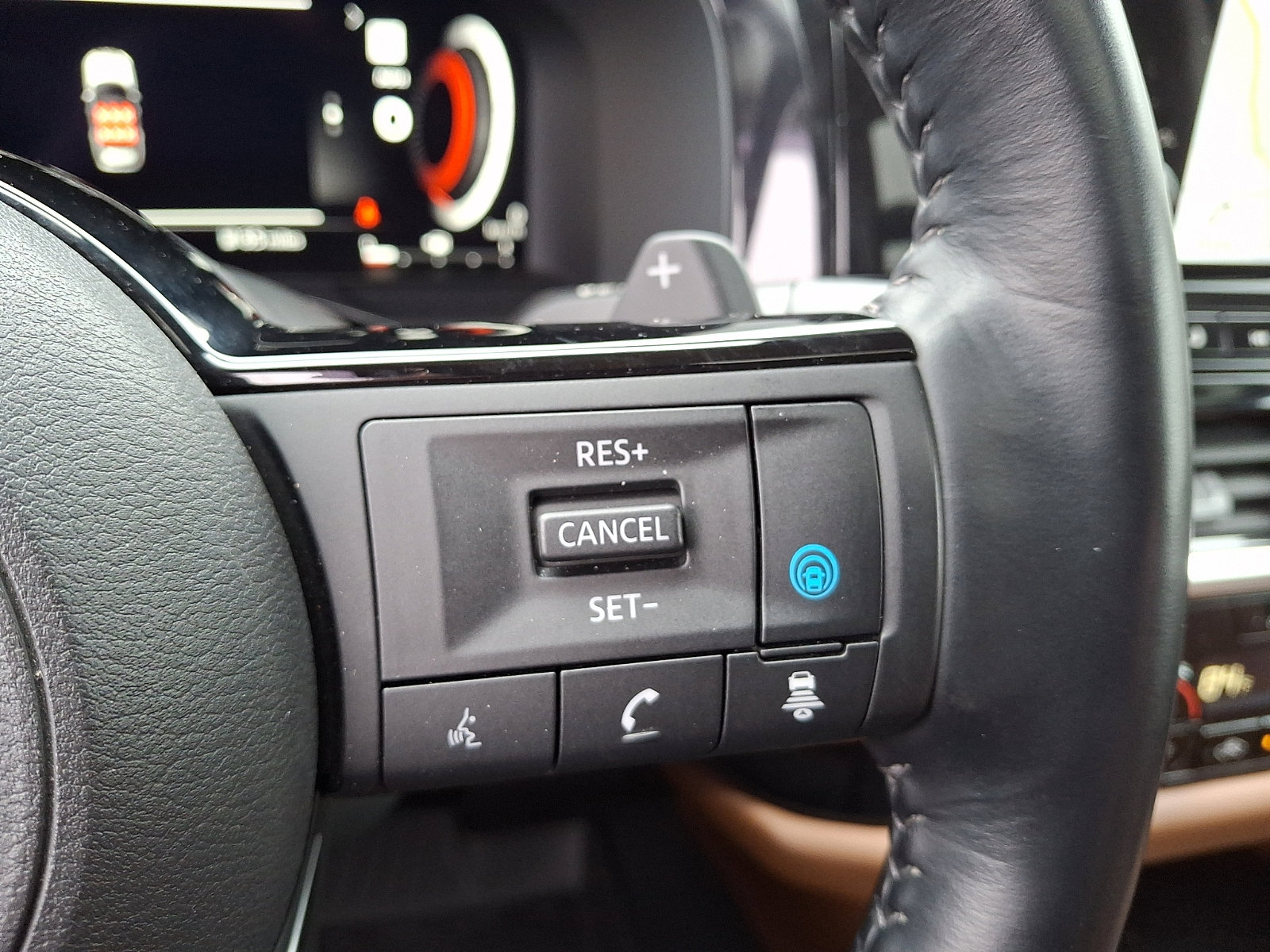 Used 2023 Nissan Pathfinder Platinum w/ Cargo Package image 24