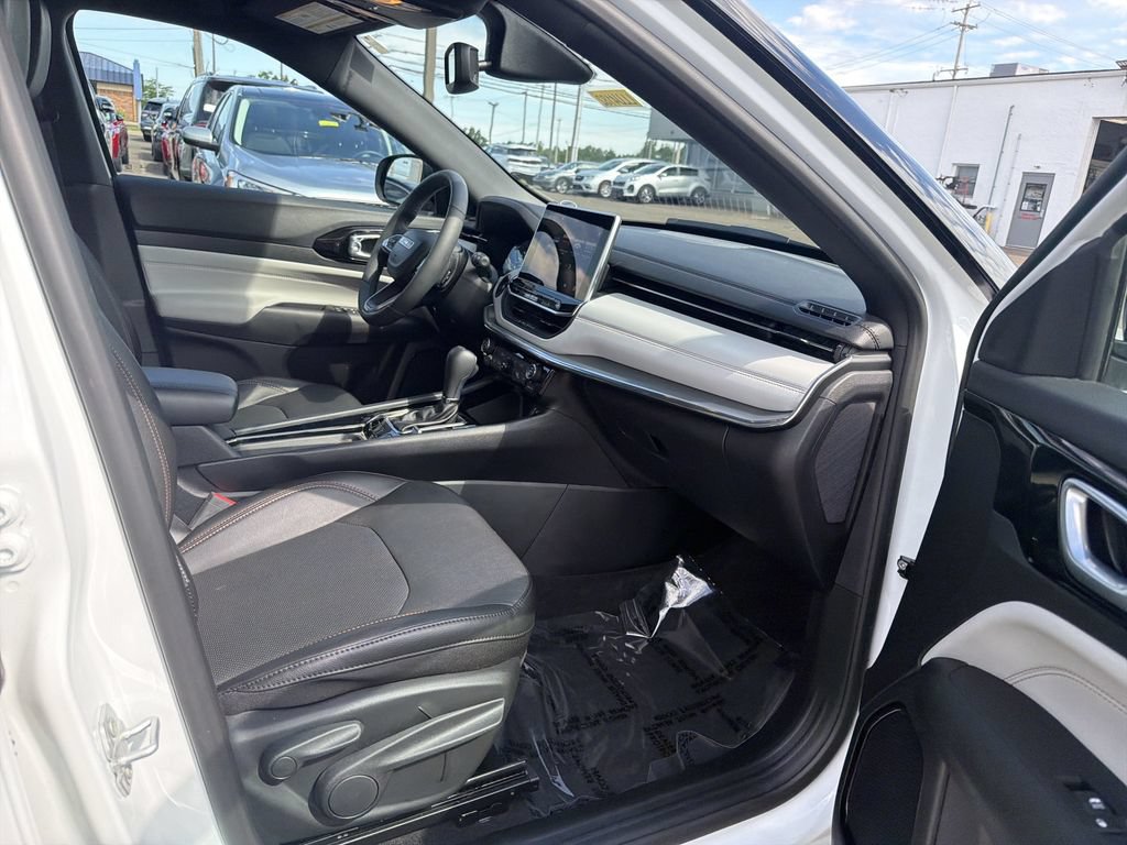 Used 2023 Jeep Compass Limited AWD/4WD image 15