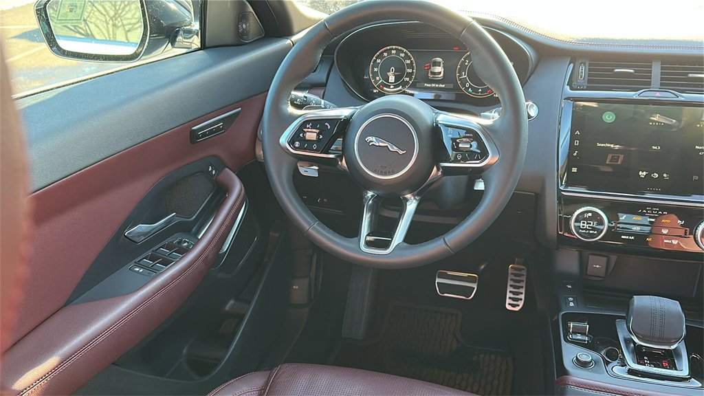 Used 2024 Jaguar E-PACE R-Dynamic SE image 22