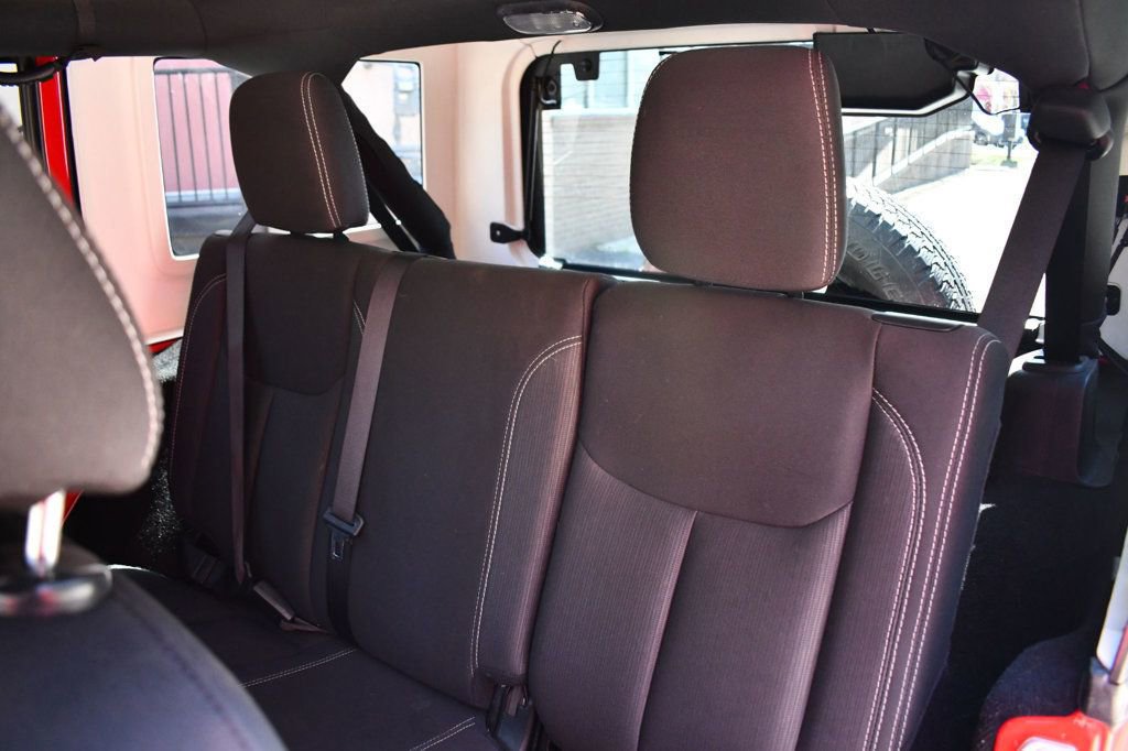 Used 2018 Jeep Wrangler Unlimited Sahara w/ Connectivity Group image 20