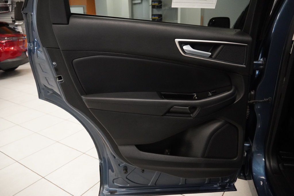 Used 2018 Ford Edge SEL w/ Equipment Group 201A AWD/4WD image 17