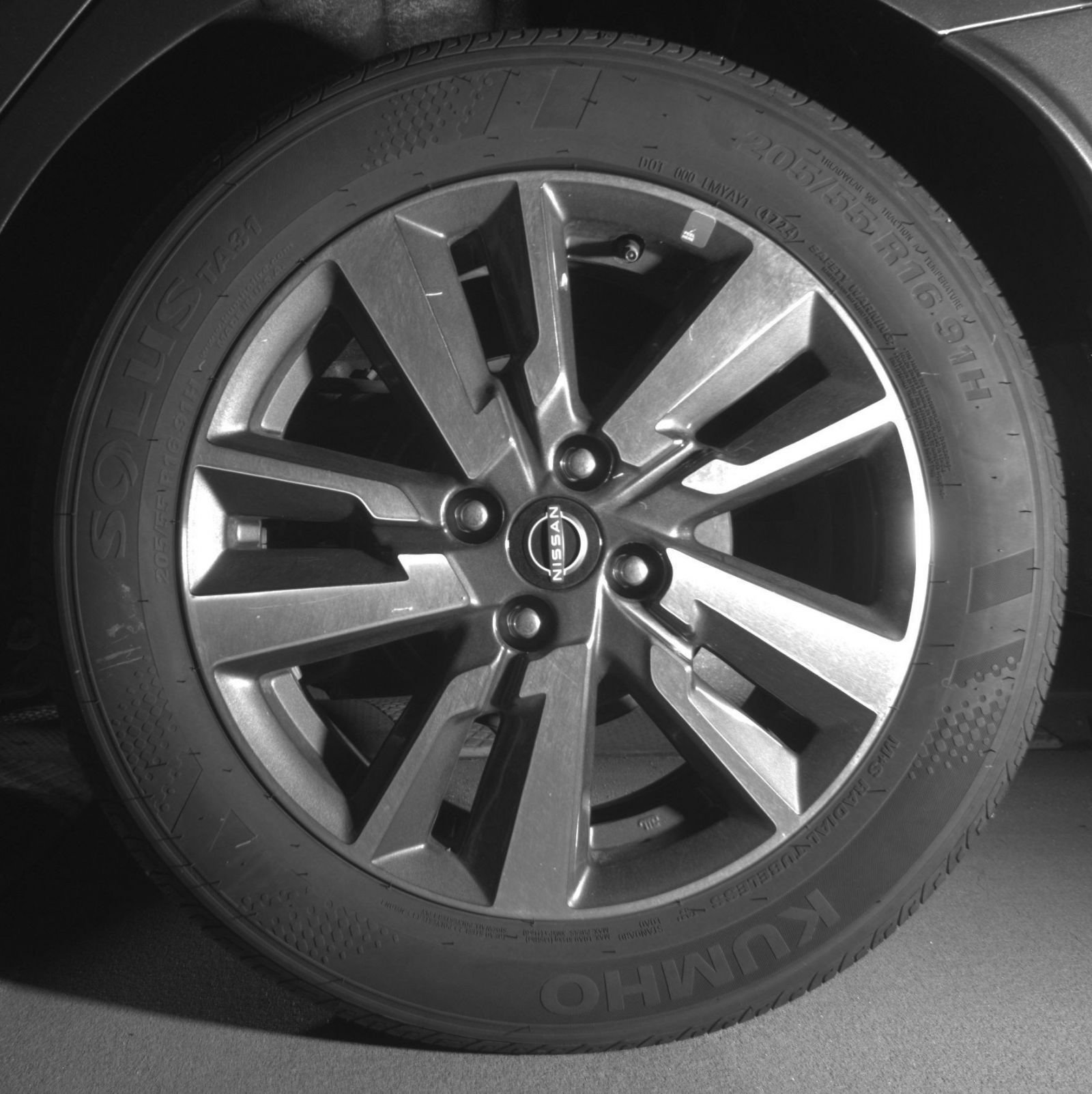 Used 2025 Nissan Versa SV FWD image 17