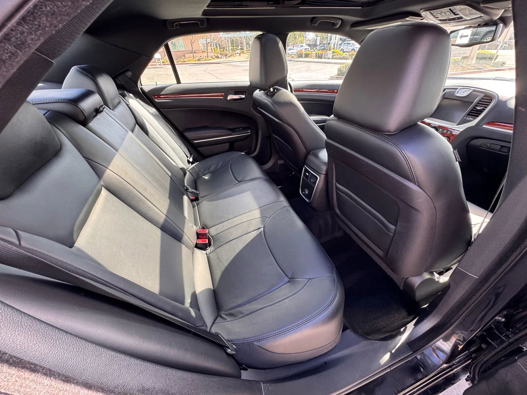 Used 2014 Chrysler 300 w/ Driver Convenience Group image 14