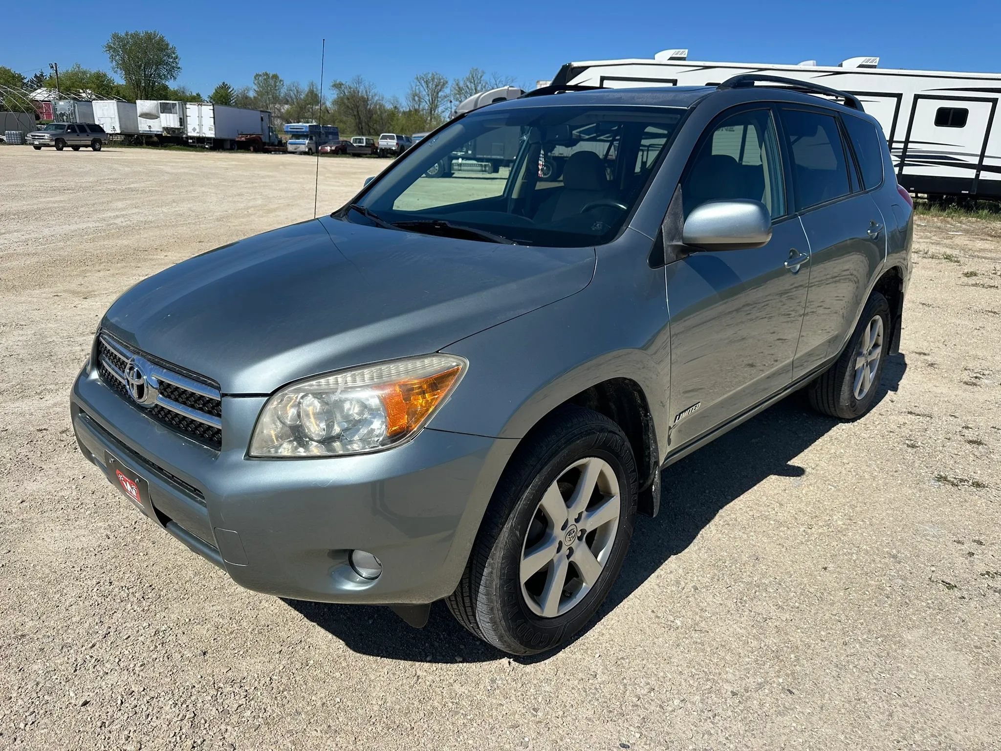Used 2006 Toyota RAV4 Limited AWD/4WD image 2