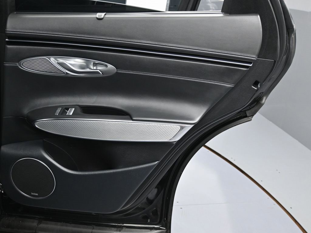 Used 2024 Genesis GV70 2.5T w/ Sport Prestige Package image 37