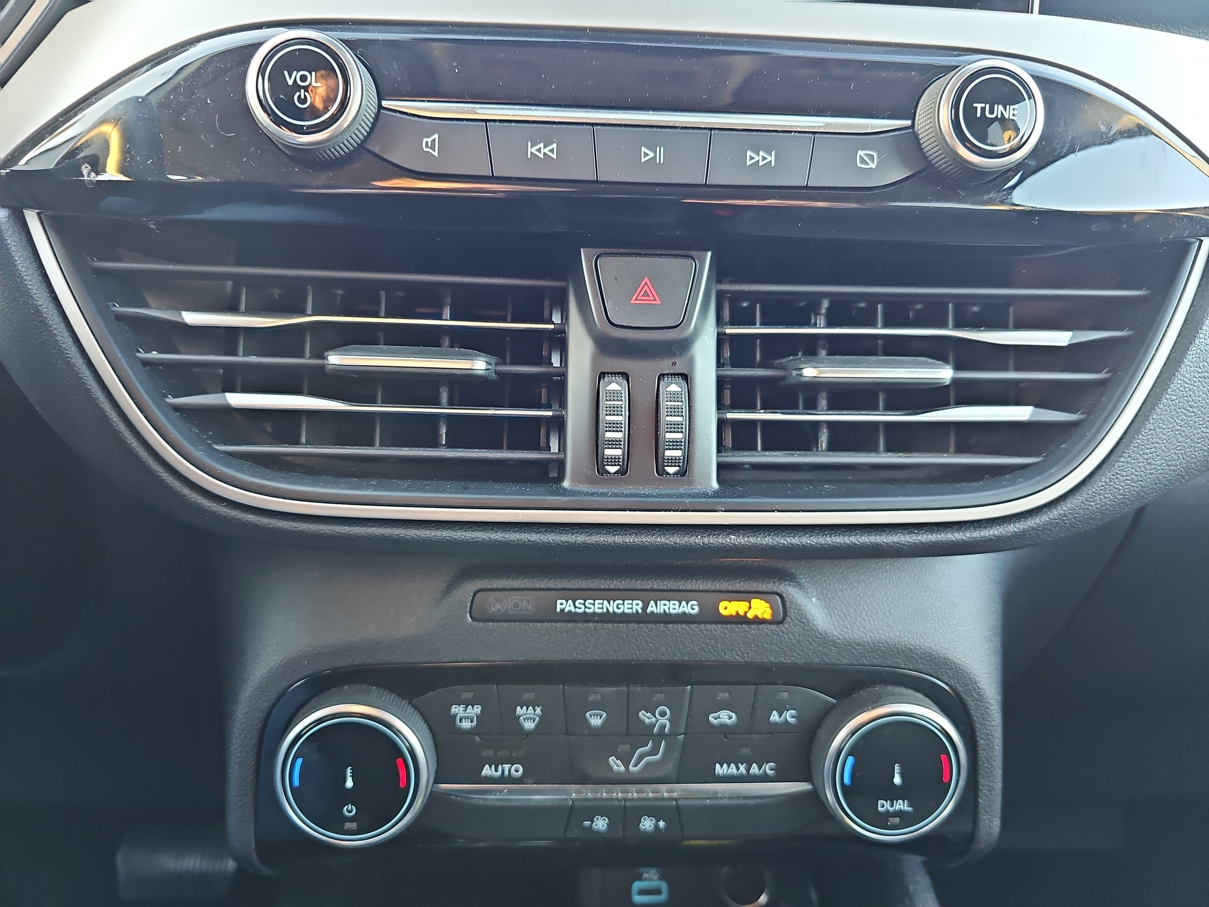 Used 2022 Ford Escape SE w/ SE Sport Appearance Package image 27