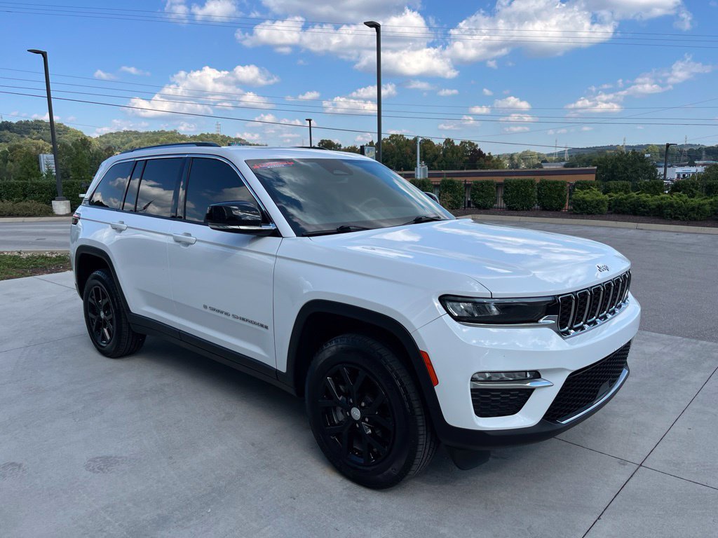 Used 2023 Jeep Grand Cherokee Limited AWD/4WD image 32