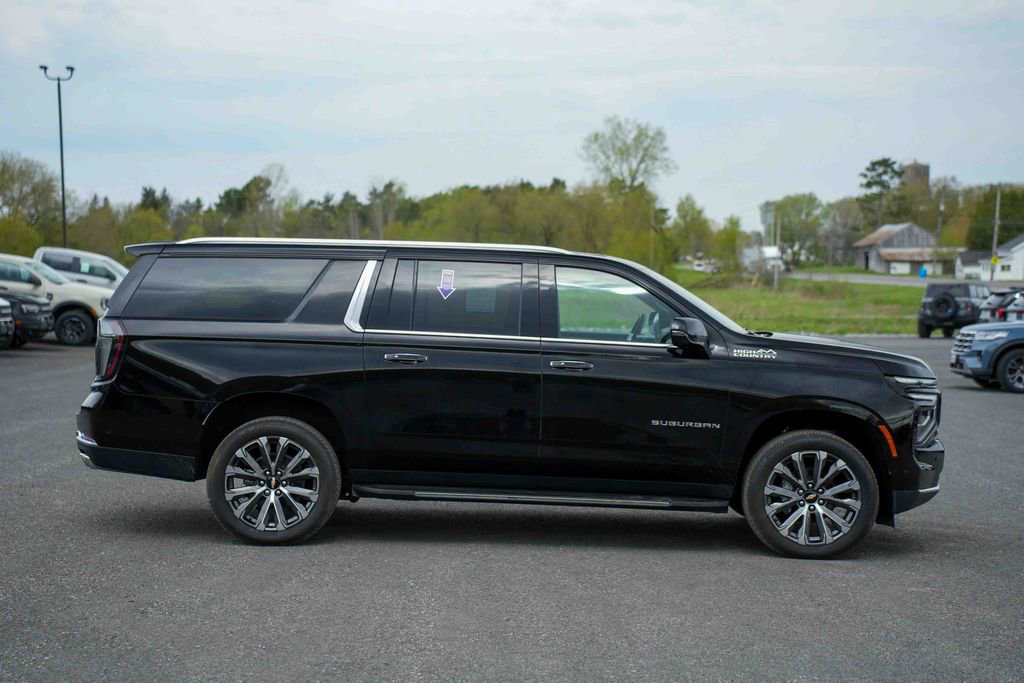 Used 2026 Chevrolet Suburban High Country w/ Sun And Tow Package AWD/4WD image 4