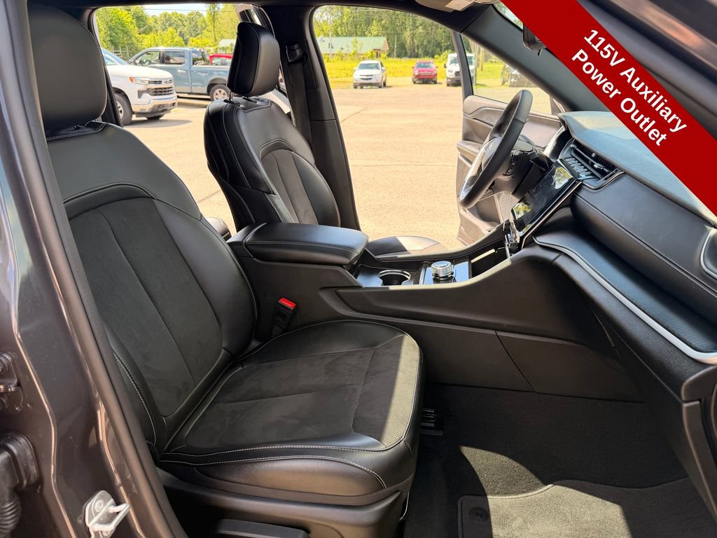 Used 2024 Jeep Grand Cherokee Altitude AWD/4WD image 35