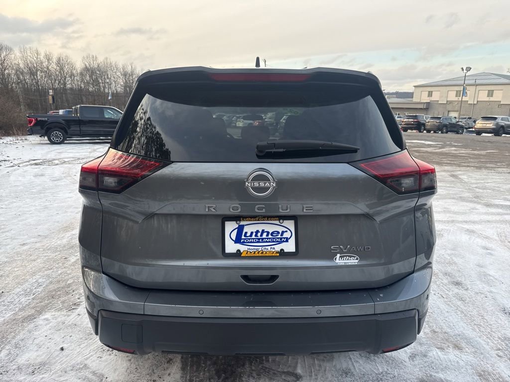 Used 2024 Nissan Rogue SV image 8