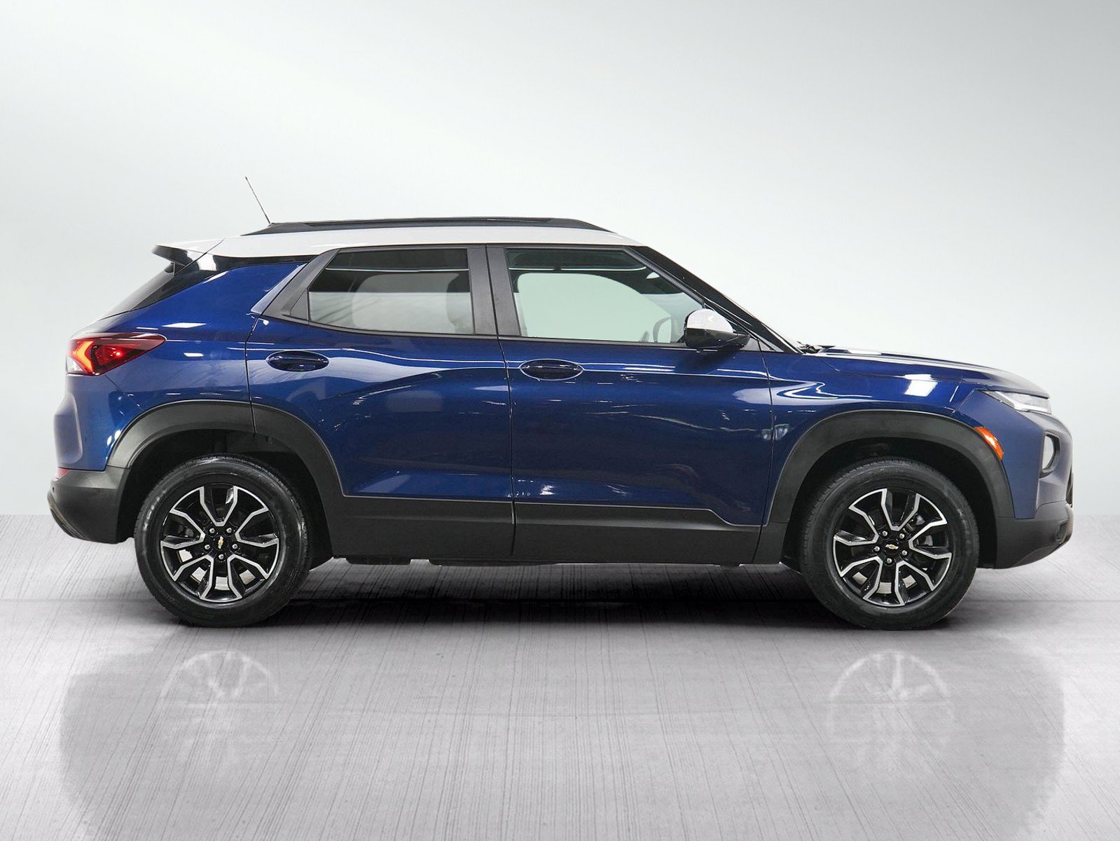 Used 2022 Chevrolet TrailBlazer ACTIV w/ Sun and Liftgate Package AWD/4WD image 6