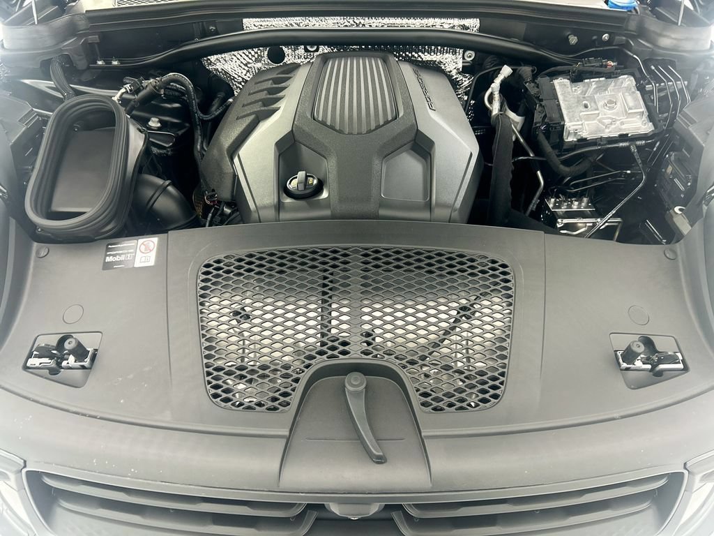 Used 2026 Porsche Macan AWD/4WD image 29