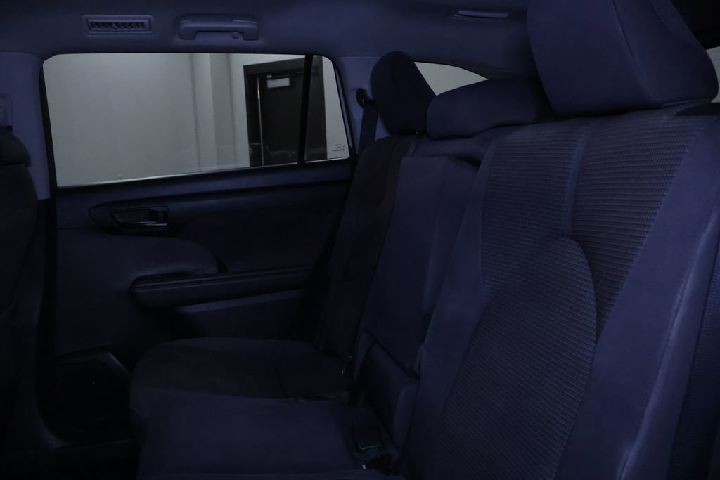 Used 2021 Toyota Highlander LE image 15