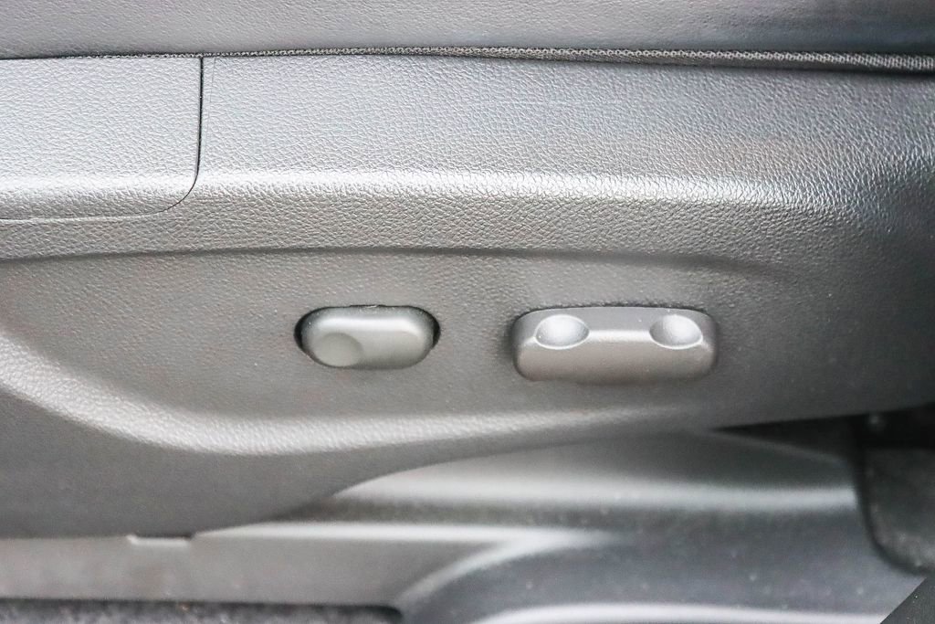 Used 2022 Chevrolet Trax LT w/ LT Convenience Package image 40