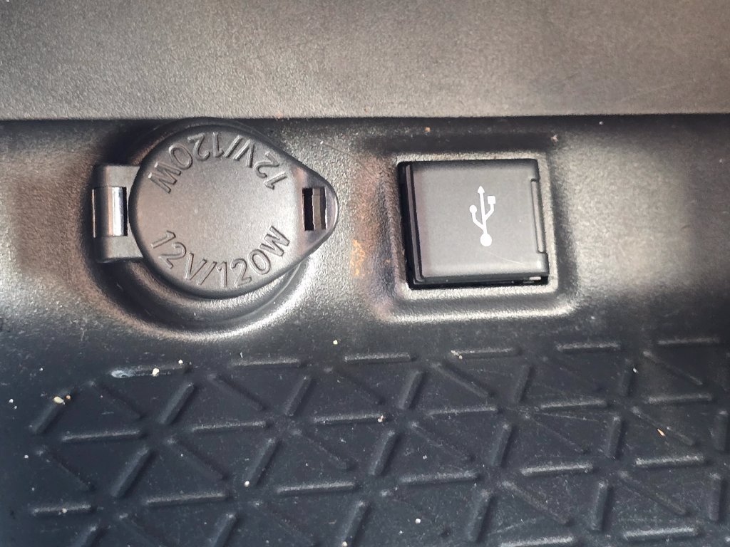 Used 2020 Toyota RAV4 XLE AWD/4WD image 30