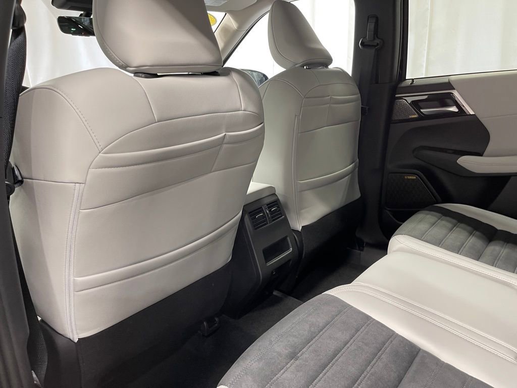 New 2025 Mitsubishi Outlander SE image 25