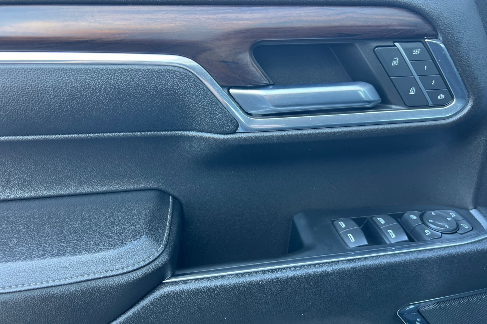 Used 2024 GMC Sierra 1500 SLT image 10