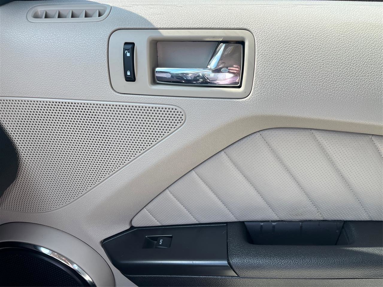 Used 2011 Ford Mustang GT Premium w/ Security Pkg RWD image 20