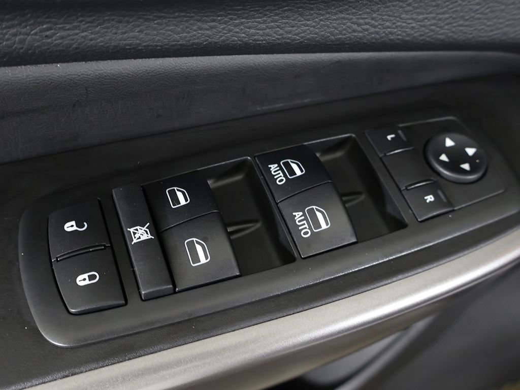 Used 2019 Jeep Cherokee Latitude Plus w/ Comfort/Convenience Group image 38