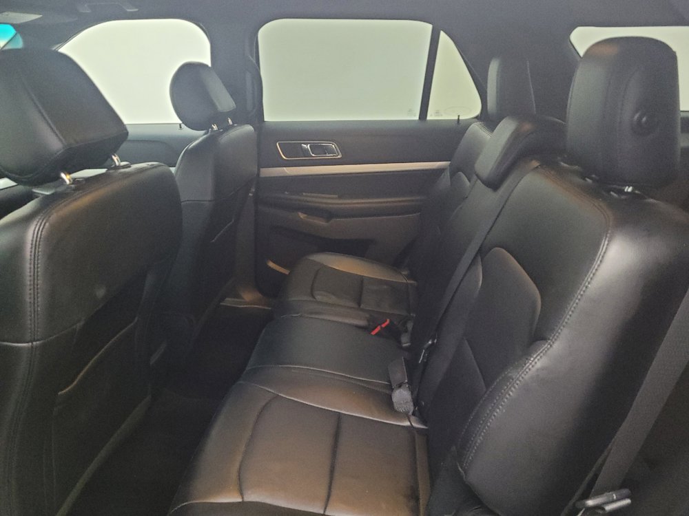 Used 2016 Ford Explorer XLT w/ Equipment Group 202A AWD/4WD image 18