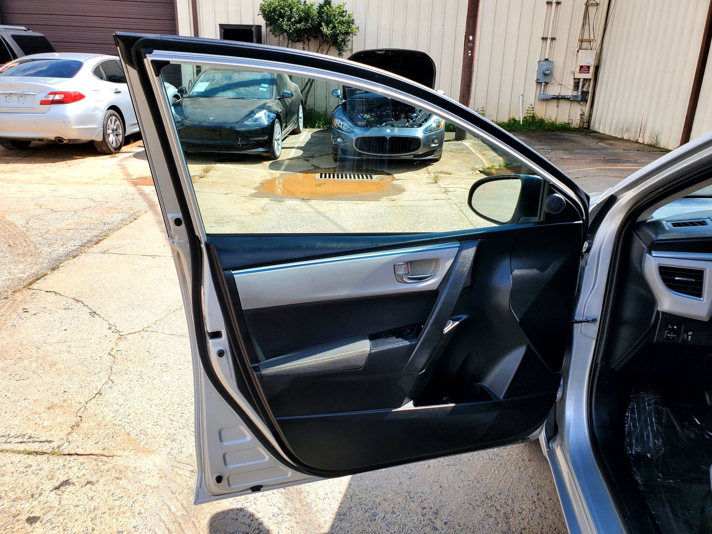 Used 2016 Toyota Corolla LE FWD image 19