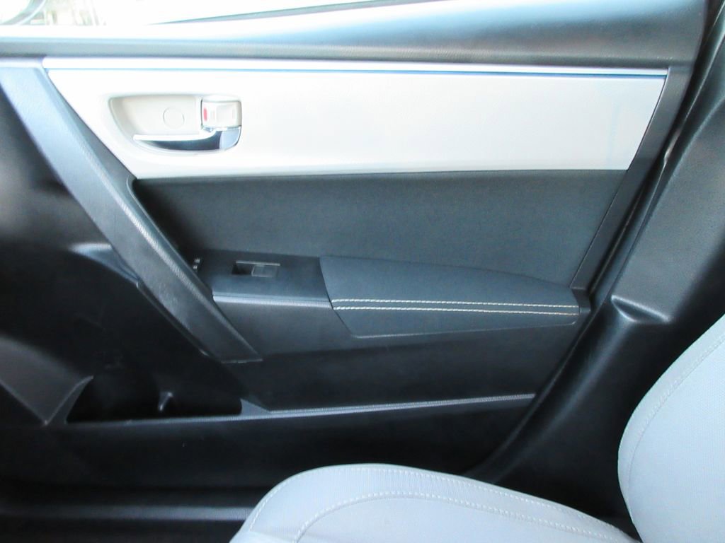 Used 2016 Toyota Corolla LE image 29