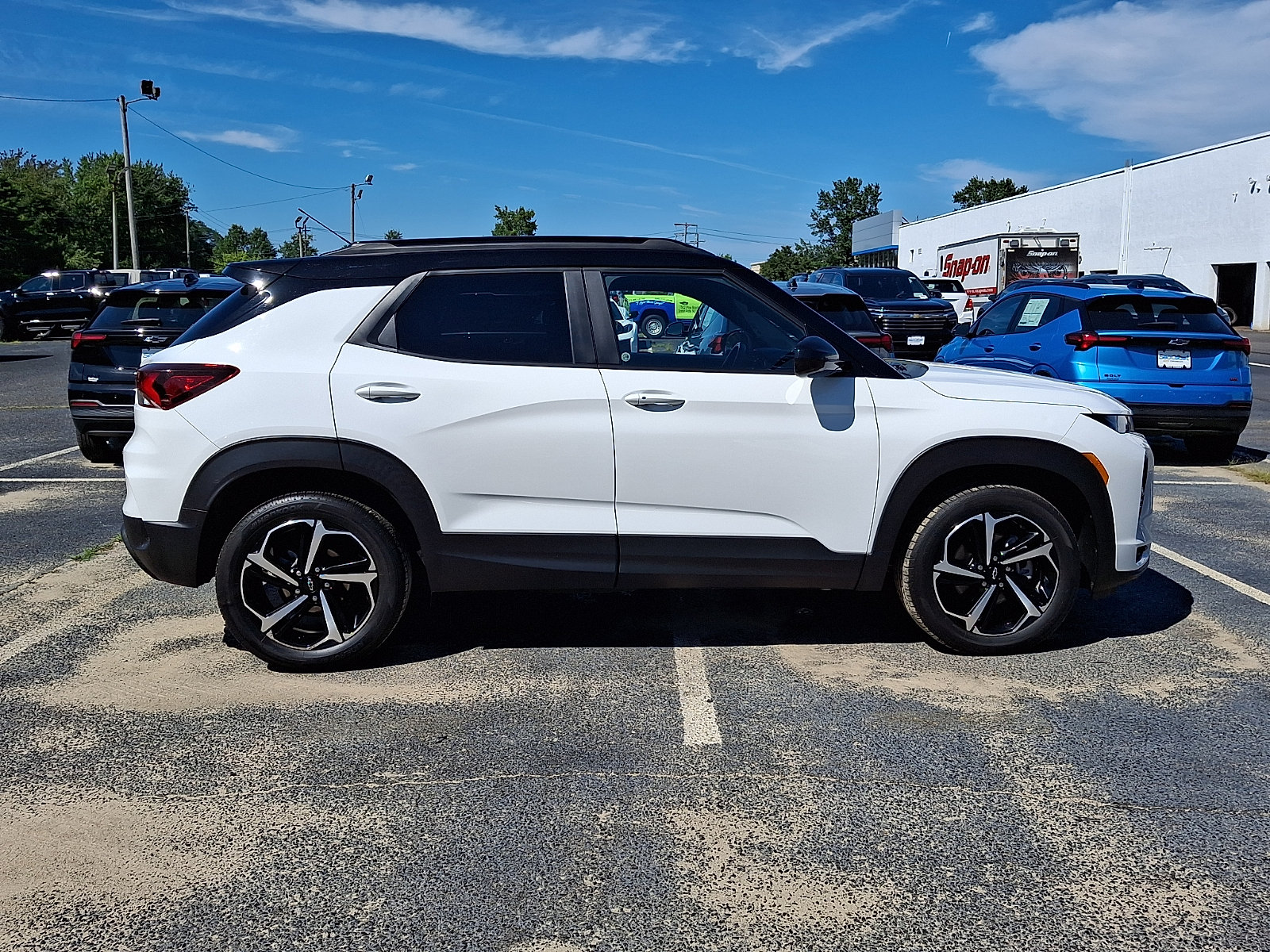 Used 2023 Chevrolet TrailBlazer RS w/ Convenience Package AWD/4WD image 7