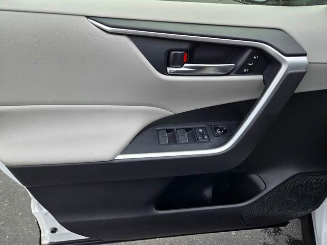 Used 2020 Toyota RAV4 XLE Premium image 16