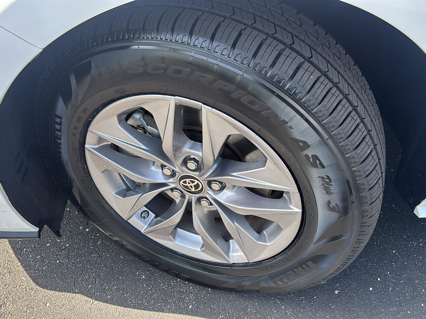 Used 2023 Toyota Sienna LE AWD/4WD image 5