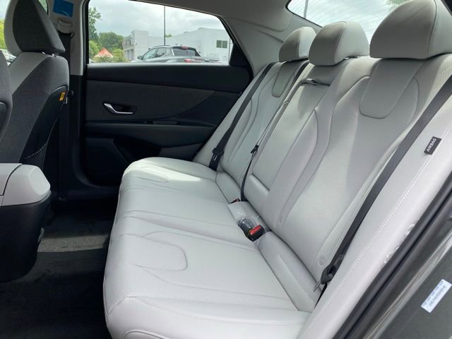 Certified 2025 Hyundai Elantra Limited image 28