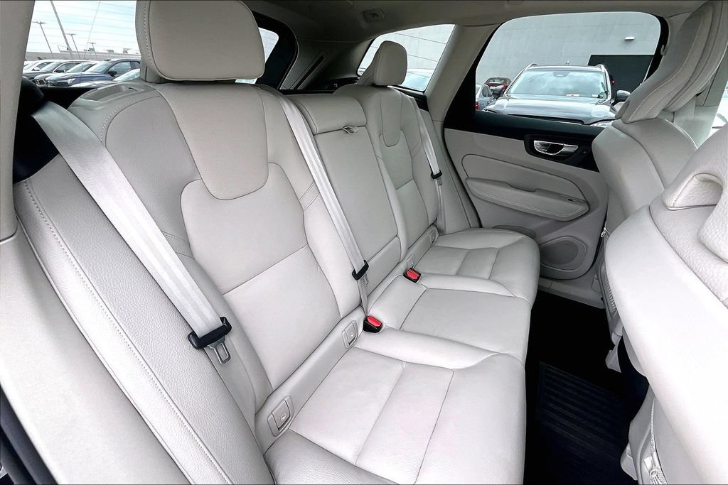 Certified 2024 Volvo XC60 B5 Plus w/ Protection Package Premier AWD/4WD image 35