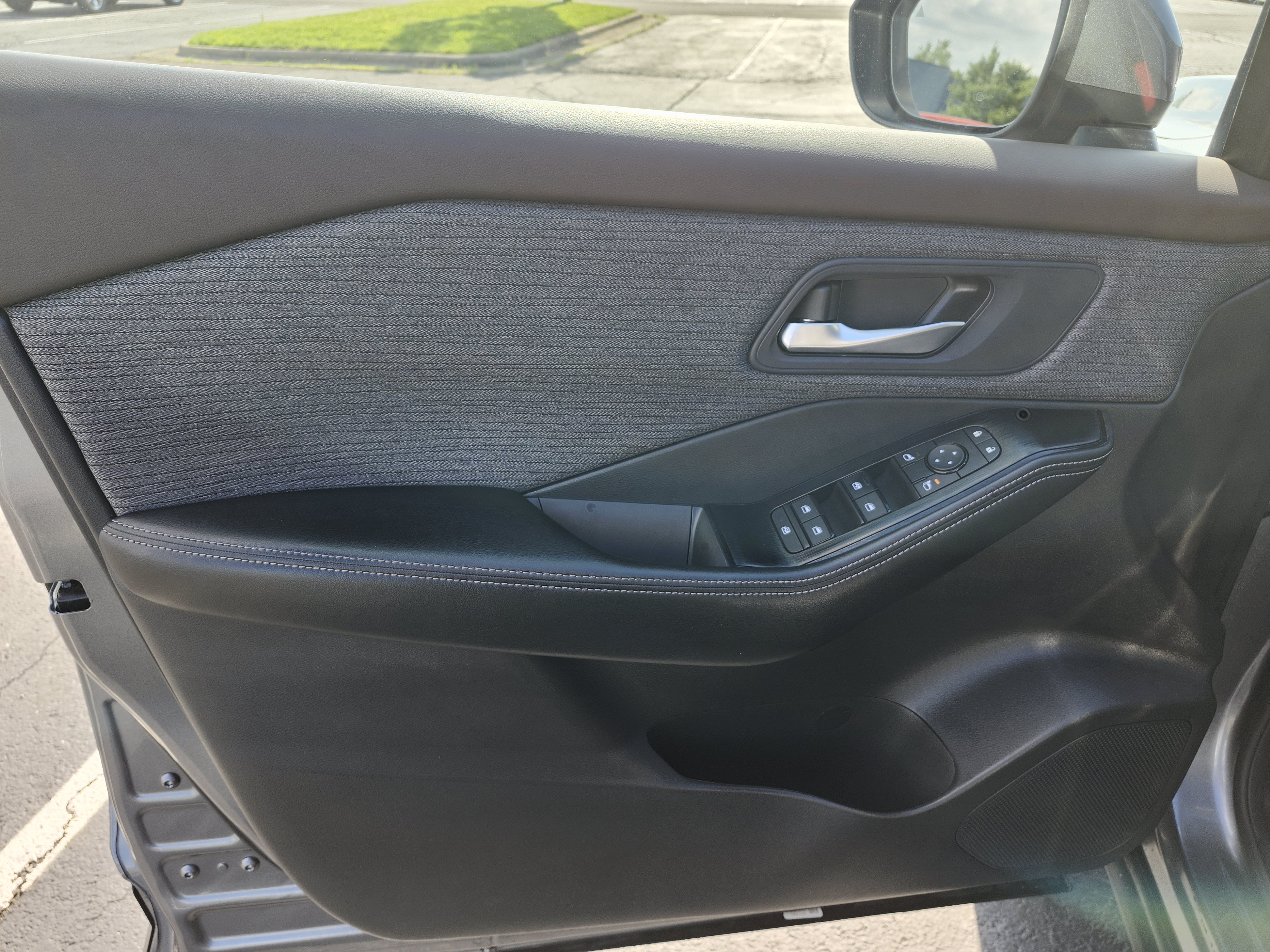 Used 2023 Nissan Rogue SV AWD/4WD image 26