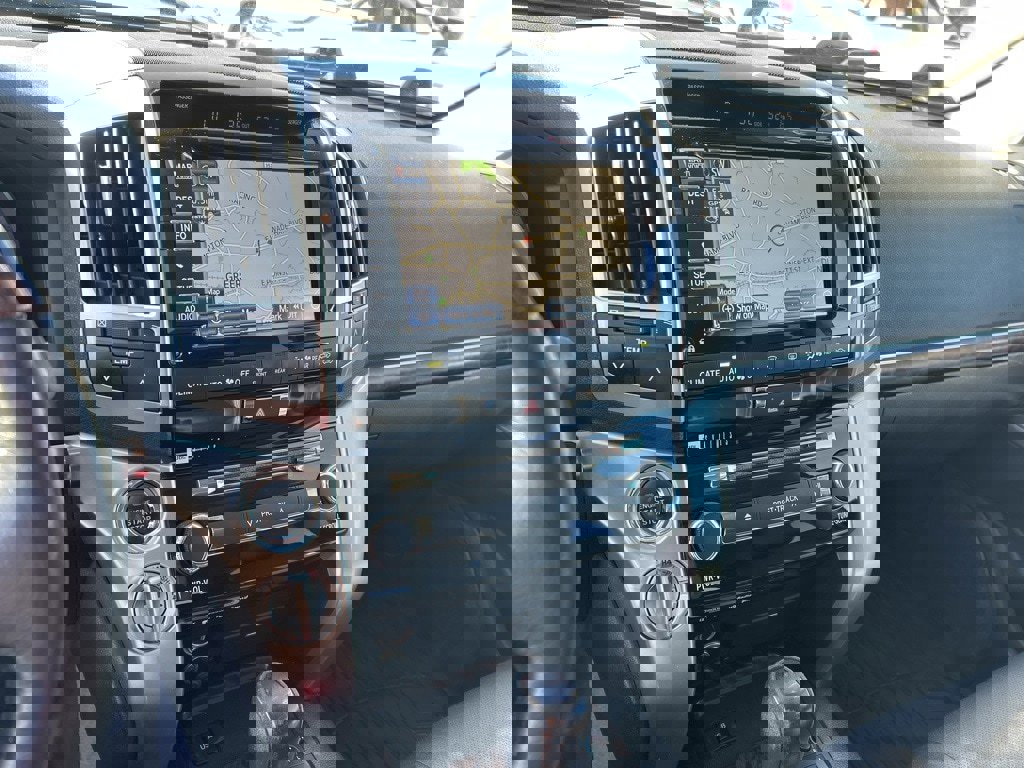 Used 2015 Toyota Land Cruiser image 12