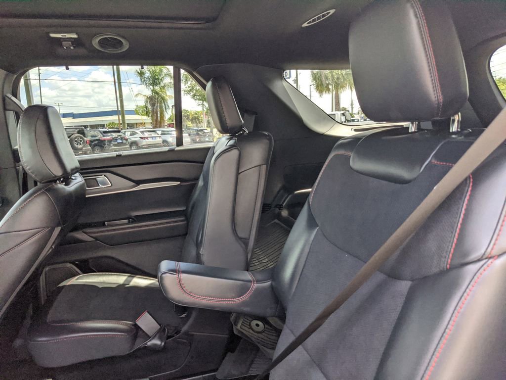 Certified 2025 Ford Explorer ST image 18