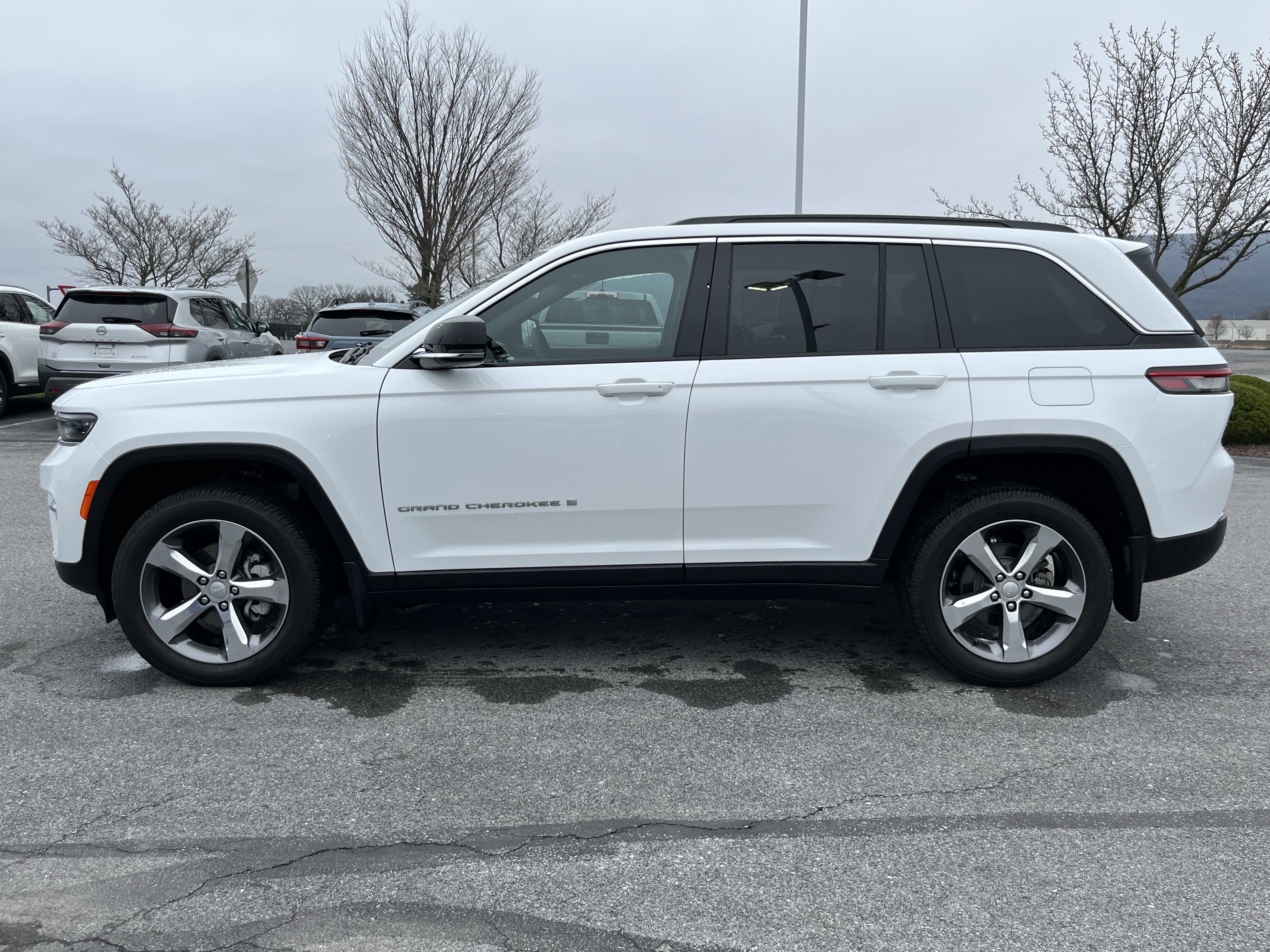 Used 2025 Jeep Grand Cherokee Limited image 6
