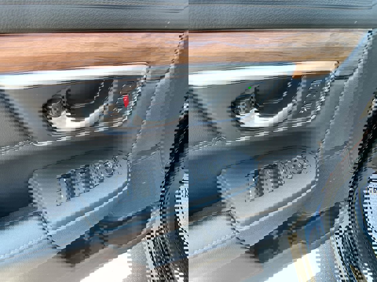 Used 2022 Honda CR-V Touring image 14