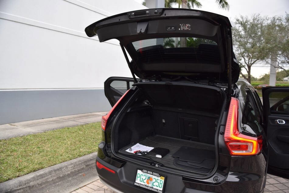 Used 2020 Volvo XC40 T5 Momentum w/ Protection Package Premier image 76