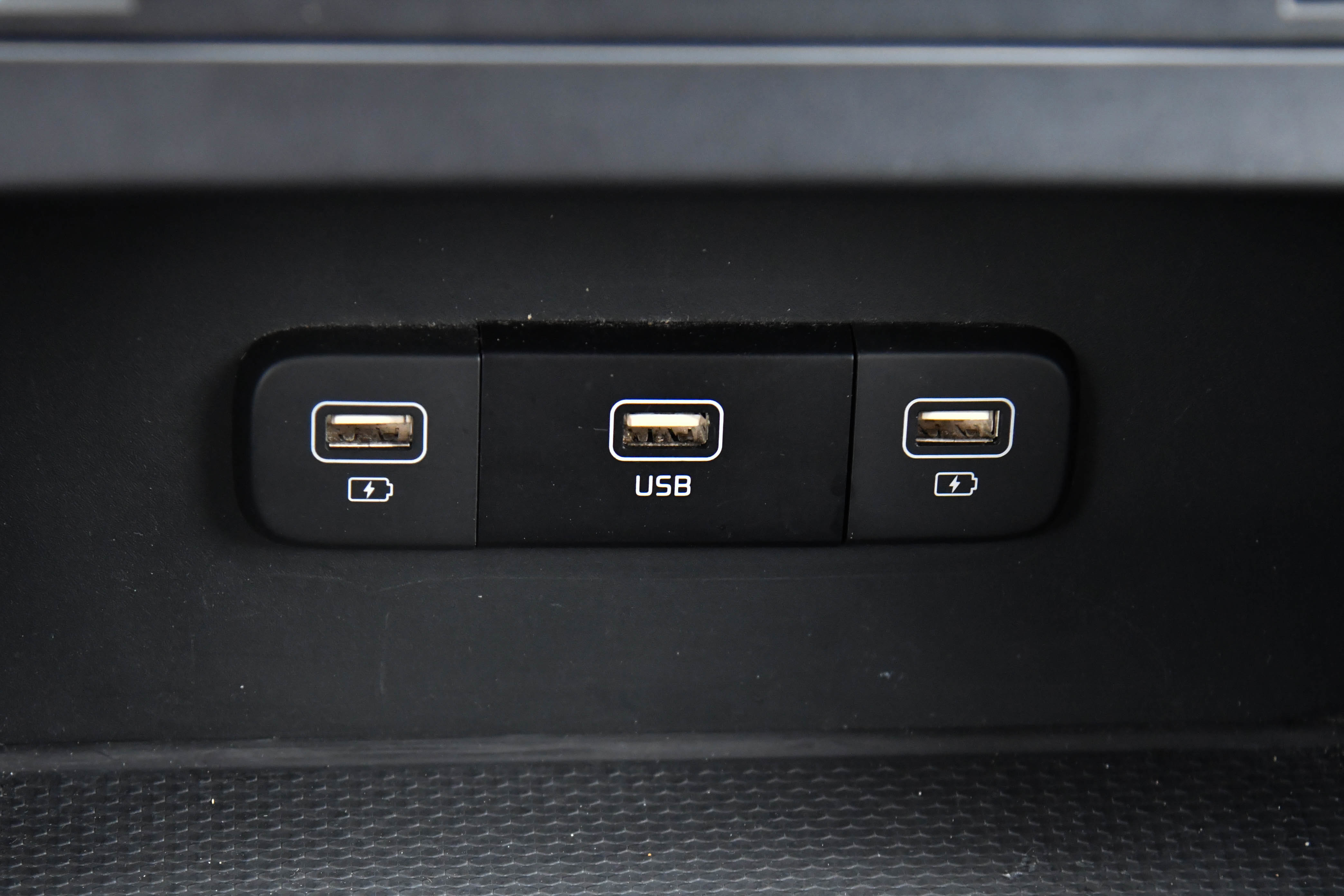 Used 2024 Kia Carnival LX image 24