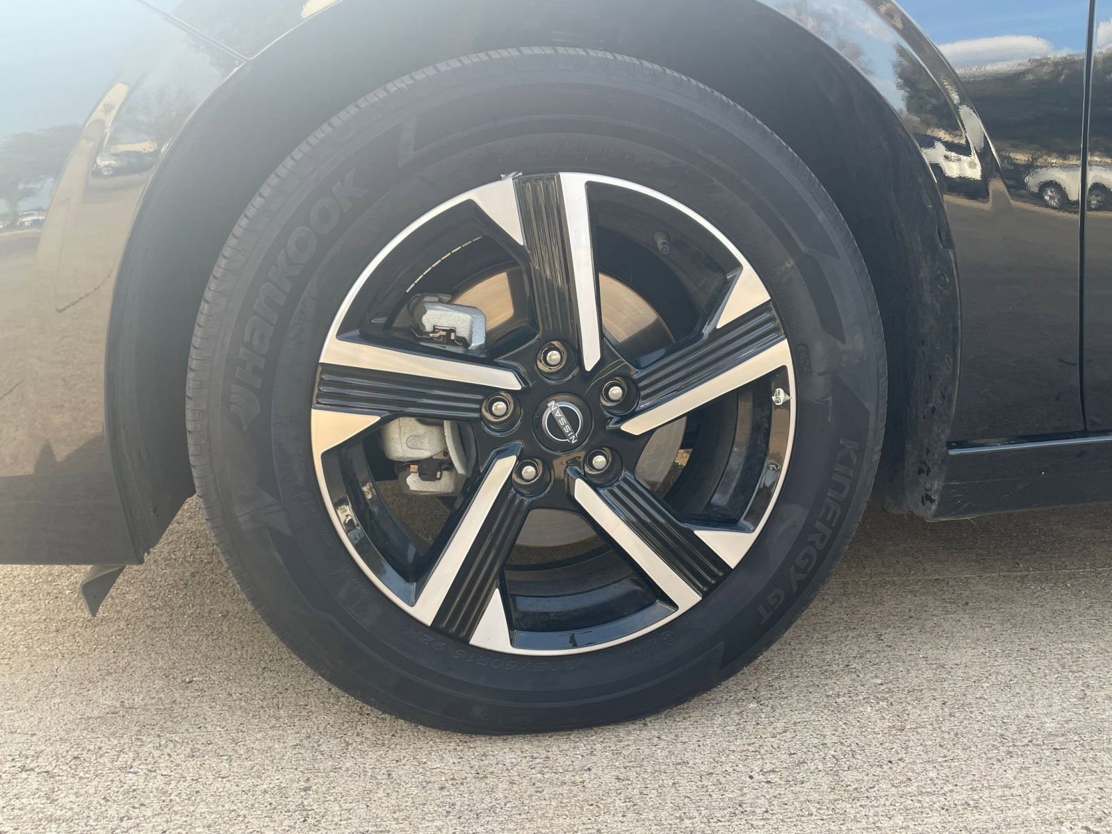Used 2025 Nissan Sentra SV FWD image 33