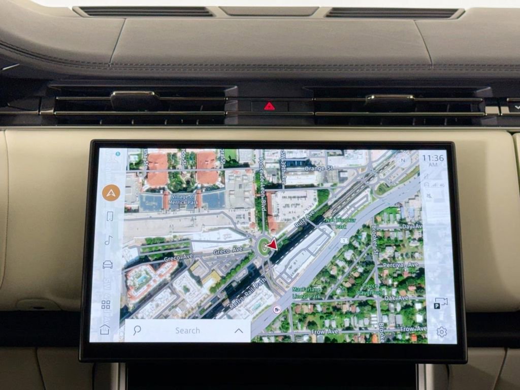 Used 2023 Land Rover Range Rover SE image 23