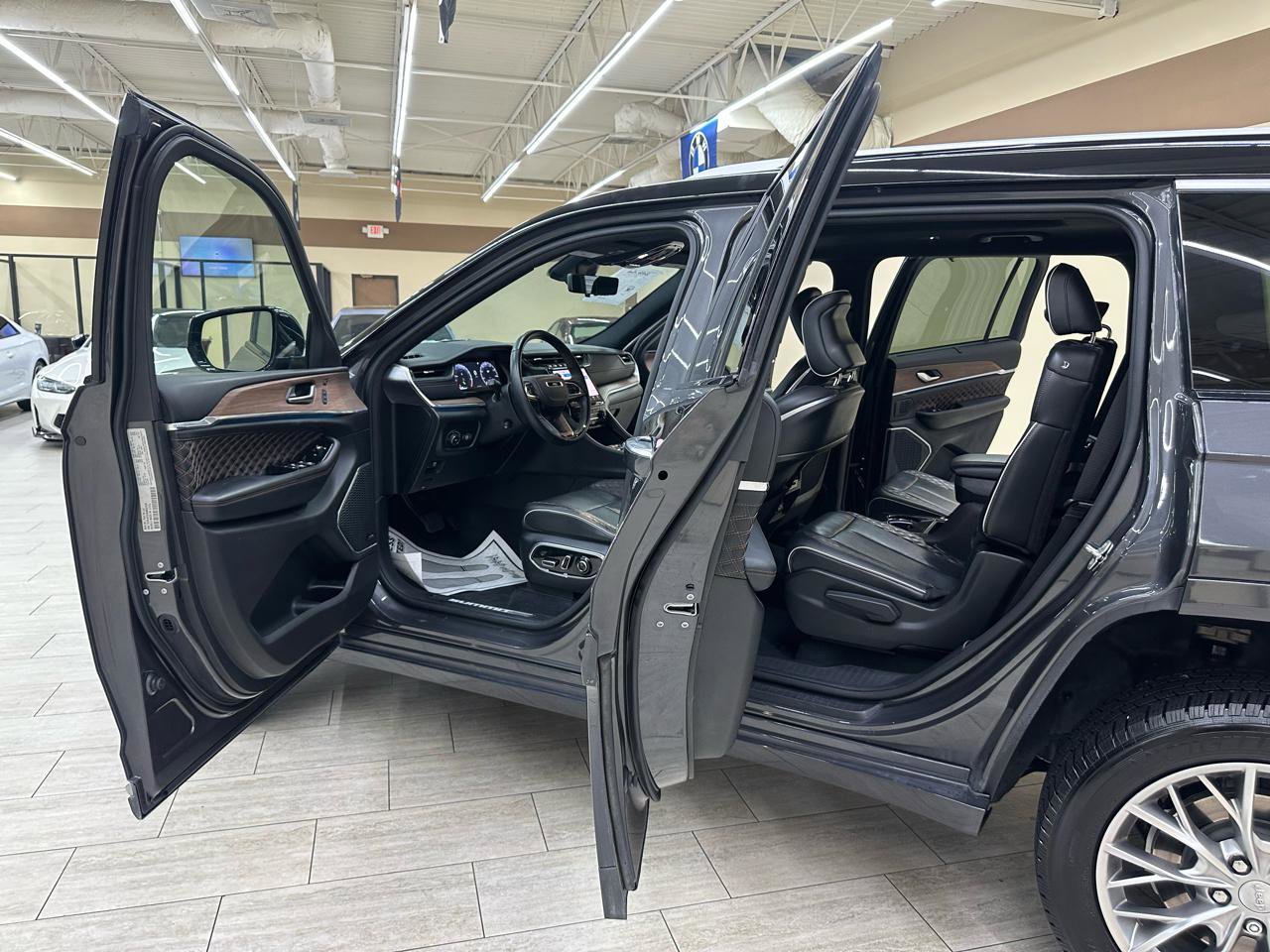 Used 2022 Jeep Grand Cherokee L Summit w/ Advanced Protech Group IV image 16