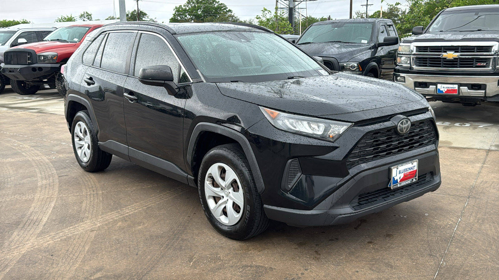 Used 2019 Toyota RAV4 LE FWD image 3