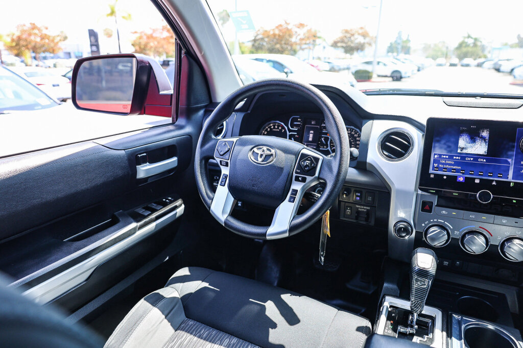 Used 2020 Toyota Tundra SR5 w/ SR5 Upgrade Package AWD/4WD image 5