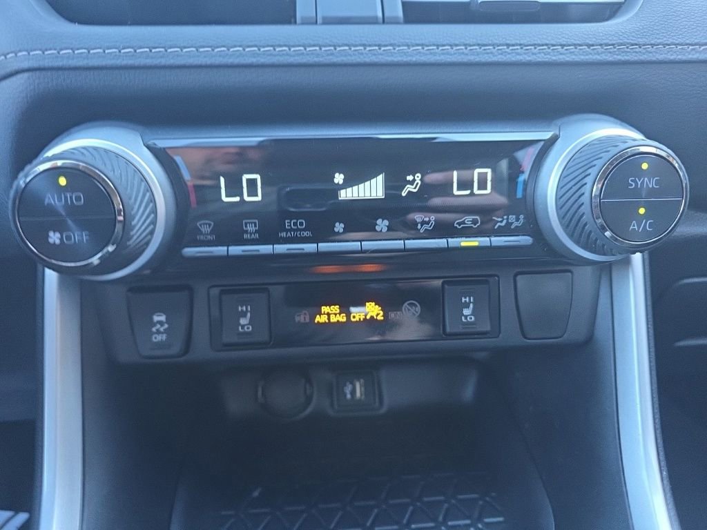 Used 2025 Toyota RAV4 XLE image 30