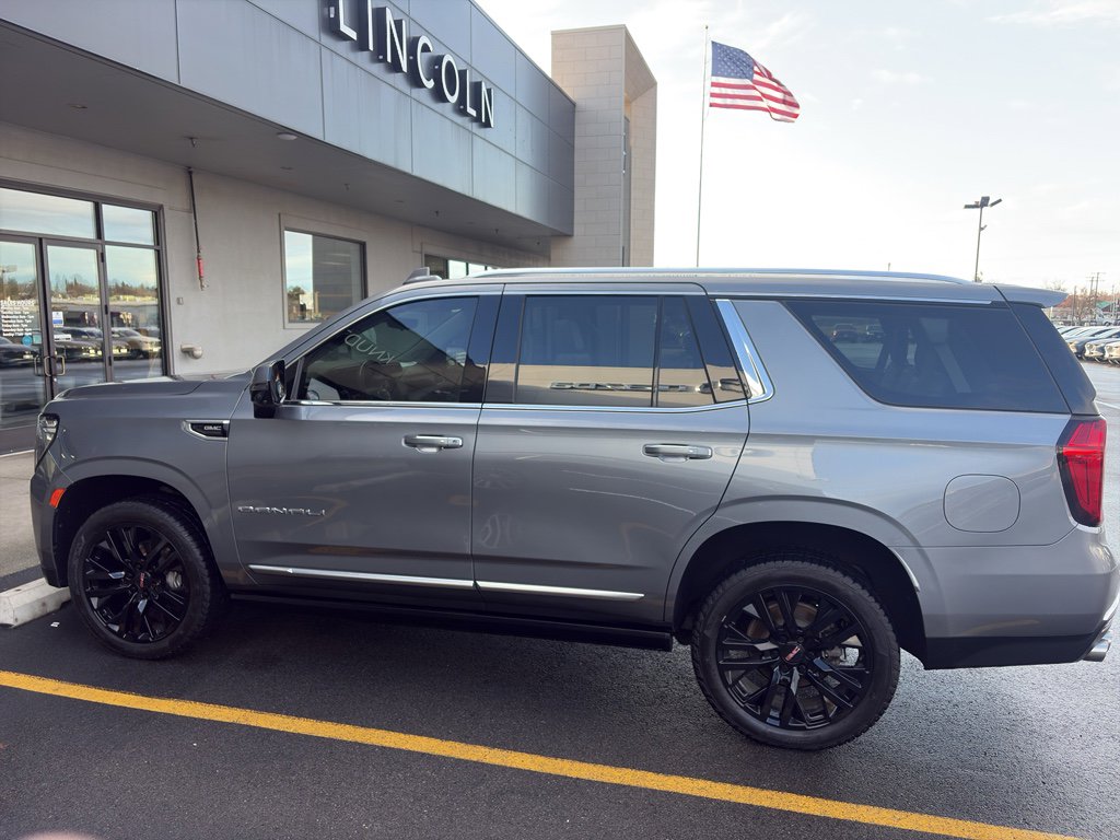 Used 2022 GMC Yukon Denali w/ Denali Premium Package image 4