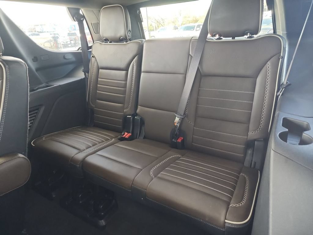 Certified 2025 GMC Yukon Denali Ultimate AWD/4WD image 37