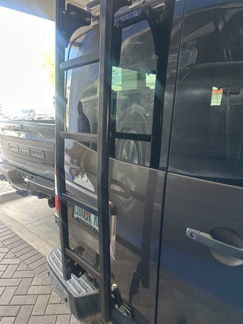 Used 2018 Nissan NV 3500 SL image 12