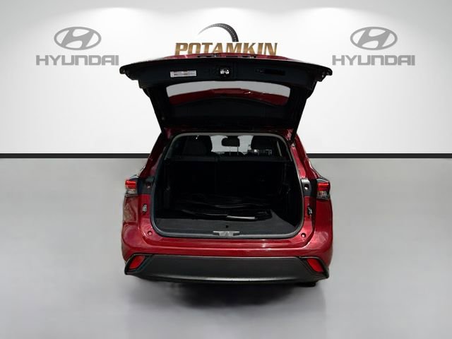 Used 2020 Toyota Highlander XLE image 25