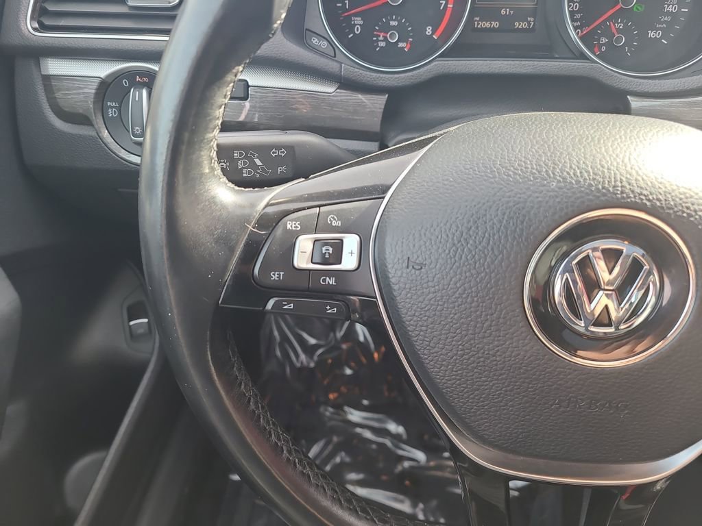 Used 2016 Volkswagen Passat 1.8T SEL Premium image 26